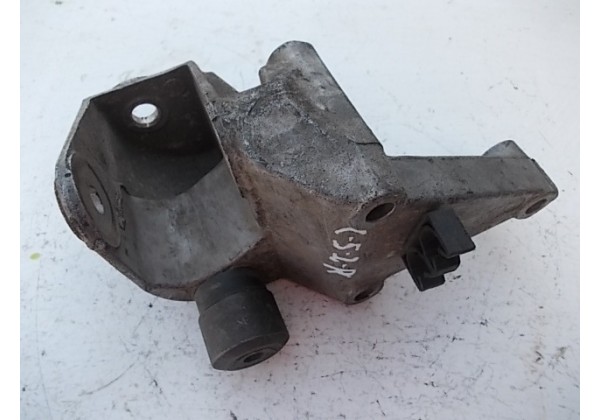Кронштейн двигуна 3.0V6 правий 9629391680
